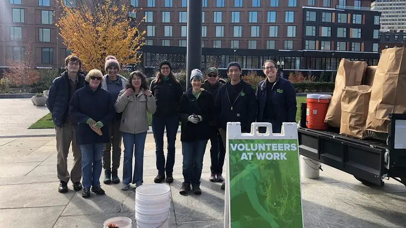 10 Christmas Volunteering Opportunities in Boston: Holiday Giving campaigns 2021