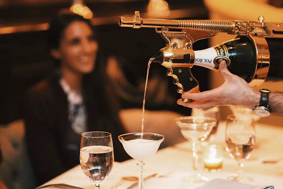 Romantic Restaurants in Boston: 10 Best Dinner Places for Date Night